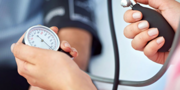 এমাহ পূৰ্বৰে পৰাই দেখা দিব পাৰে হাৰ্ট এটেকৰ বিপদ সংকেতে! কি কি লক্ষণ দেখিলে সতৰ্ক হ’ব?