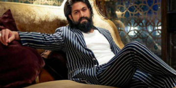 পিতৃ আছিল এগৰাকী বাছচালক! বৰ্তমান তেওঁৰ দেশৰ জনপ্ৰিয় অভিনেতাৰ ভিতৰত এজন, কিমান সম্পত্তিৰ মালিক যশ?