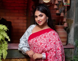 ৭৮ টাকৈ টোপনিৰ ঔষধ খাই জীৱনক বিদায় দিব খুজিছিল বংগৰ কণ্ঠশিল্পী দেৱলীনা নন্দীয়ে, বৰ্তমান সুস্থ দেৱলীনা, কিন্তু কেনেকৈ এই মিৰাকল?