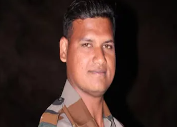 কন্যা সন্তানে কোলা শুৱনি কৰাৰ মাত্ৰ ৮ঘণ্টাৰ পাছতেই শেষ হ’ল সেনা পিতৃৰ জীৱন, মৰ্মান্তিক এই খবৰে সেমেকাইছে বহুতৰে দুচকু, ক’ত এই ঘটনা?