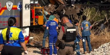 ক্ৰেন ভাঙি লাইনচ্যুত ট্ৰেইন, অগ্নিকাণ্ডৰো সূত্ৰপাত, বাঢ়িয়েই আছে মৃতকৰ সংখ্যা, ক’ত এই ঘটনা?