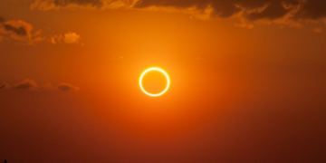 ফেব্ৰুৱাৰীত বছৰৰ প্রথম সূৰ্যগ্ৰহণত ধন, ঘৰ, বাহন সকলো লাভ কৰিব এই ৪ৰাশিয়ে, বিদেশ ভ্ৰমণৰ সুযোগো আহিব