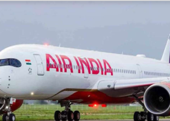 মাজ-আকাশত জুই! ১৯০গৰাকী যাত্ৰীসহিতে ছিংগাপুৰগামী এয়াৰ ইণ্ডিয়াৰ বিমান উভতিল দিল্লীলৈ