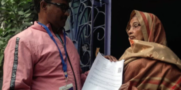 নিজৰ ৬৫ বছৰ বয়সীয়া মাতৃকো দিলে নটিছ! SIRৰ শুনানিত হাজিৰ হোৱাৰ নিৰ্দেশ BLOকো