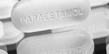 অলপ জ্বৰ হ’লেই Paracetamol খায়? জানি থওক কি কি সমস্যা হ’ব পাৰে আপোনাৰ শৰীৰত