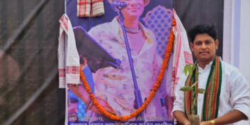 সোণাপুৰৰ জুবিন ক্ষেত্ৰৰ পৰা শৰাই, গামোচা, গীটাৰ, keyboard চুৰিৰ অভিযোগ জুবিন গাৰ্গৰ একালৰ বাদ্যযন্ত্ৰী চিৰঞ্জীৱ কাশ্যপৰ বিৰুদ্ধে, কিয় জুবিন ক্ষেত্ৰৰ পৰা এই সামগ্ৰী লৈ আহিছিল চিৰঞ্জীৱে?