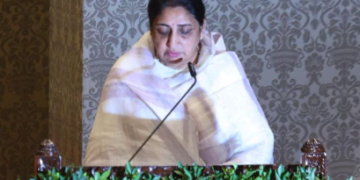 মহাৰাষ্ট্ৰৰ ৰাজনীতিত এয়াই প্ৰথম, উপমুখ্যমন্ত্ৰী আসনত বহিল মহিলা, ইতিহাস গঢ়ি উপমুখ্যমন্ত্ৰীৰূপে শপতগ্ৰহণ সুনীতা পাৱাৰৰ