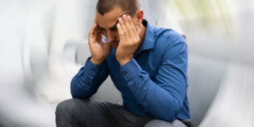 মাজে মাজে মূৰৰ বিষ, হাত-ভৰি টানি ধৰে? শৰীৰত এই খনিজৰ অভাৱেই মূল কাৰণ