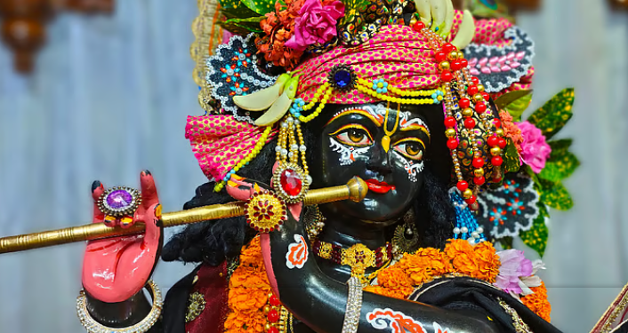 জীৱনলৈ বেয়া সময় আহিবই, গীতাত থকা শ্ৰীকৃষ্ণৰ কি কি বাণীয়ে দিয়ে দুঃসময়ৰ পৰা উঠি অহাৰ শক্তি?