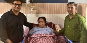 ৰাখে হৰি মাৰে কোনে… ৰাষ্ট্ৰীয় ঘাইপথৰ এটা গাঁতেই জগাই তুলিলে ব্ৰেইন ডে’ড মহিলাক, চিকিৎসকে আশা এৰা মহিলাক নতুন জীৱন কেনেকৈ দিলে ৰাস্তাৰ গাঁতে?