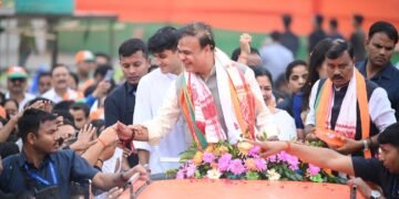 হৃদয়ে হৃদয়ে আজি ফুলিছে পদুম, অসমজুৰি এতিয়া পদুমৰ সুবাস, সামাজিক মাধ্যমত শ্বেয়াৰ হিমন্ত বিশ্ব শৰ্মাৰ কেইবাখনো আলোকচিত্ৰ