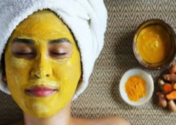 পাকঘৰৰ এইবিধ সামগ্ৰীয়ে দূৰ কৰিব আপোনাৰ ছালৰ সমস্যা!