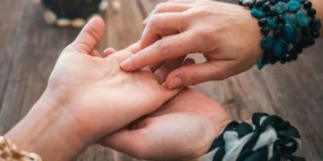 স্বামীৰ সাফল্য লুকাই থাকে পত্নীৰ হাতৰ ৰেখাত! জানক