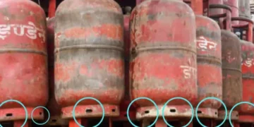 LPG চিলিণ্ডাৰৰ তলত কিয় সৰু সৰু ফুটা থাকে? ৯৯% লোকে নাজানে সঠিক উত্তৰ