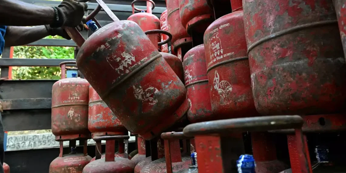 LPG চিলিণ্ডাৰৰ নতুন আপডেট, হ্ৰাস নে বৃদ্ধি পালে বুকিং?