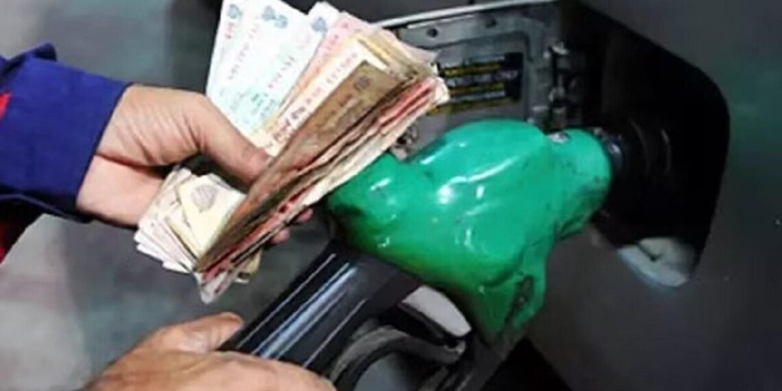 মূল্যবৃদ্ধি হ’ব নেকি পেট্ৰ’ল-ডিজেলৰ? কেন্দ্ৰই দিলে ইংগিত