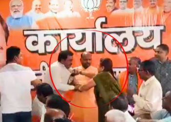 ৪লাখ ৫০ হাজাৰ টকা আত্মসাৎ, পাৰ্টী অফিচত সোমাই বিজেপি নেতাক চ**ৰিয়ালে মহিলাই, ক’ত এই ঘটনা?