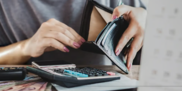 এপ্ৰিলে সুসময় কঢ়িয়াই আনিব এইসকল লোকৰ বাবে, অৰ্থনৈতিকভাৱে শক্তিশালী হ’ব এই ৪ৰাশিৰ জাতক