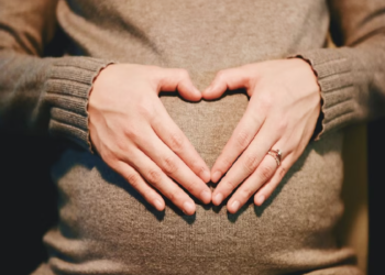 গৰ্ভাৱস্থাৰ সামান্য ভুলেও বঢ়াই অটিজমৰ আশংকা! কি কি বিষয়ত সতৰ্ক হ’ব? কি কয় বিশেষজ্ঞই?