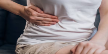 ফেটি লিভাৰে ক্ষতি কৰে শৰীৰৰ এই ৪ অংগৰ, কি ৭ বিধ খাদ্য এই ৰোগৰ ৰক্ষাকবচ?