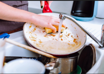 ৰন্ধনঘৰৰ এই সামগ্ৰীতেই লুকাই থাকে হাজাৰ ৰোগৰ বিষ! আজিয়েই সতৰ্ক হওক, অন্যথা বিপদ বাঢ়িব