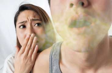 মুখৰ দুৰ্গন্ধৰ বাবে কথা ক’বলৈকো লাজ পায়! মাউথফ্রেছনাৰৰ ওপৰত ভৰসা এৰক, খাদ্যভাষ সলনি কৰি খাদ্য তালিকাত ৰাখক এইকেইবিধ খাদ্য