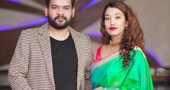 কেতিয়াবা স্নিগ্ধ, কেতিয়া অভিজাত, কেতিয়াবা ৰিয়েল ডিভা! নেপালৰ নতুন প্ৰধানমন্ত্ৰীৰ পত্নী ছাবিনাৰ ছবি কিয় ট্ৰেণ্ডিঙত?