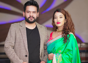 কেতিয়াবা স্নিগ্ধ, কেতিয়া অভিজাত, কেতিয়াবা ৰিয়েল ডিভা! নেপালৰ নতুন প্ৰধানমন্ত্ৰীৰ পত্নী ছাবিনাৰ ছবি কিয় ট্ৰেণ্ডিঙত?