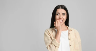 ঘনে ঘনে নখ কামুৰি থকাৰ অভ্যাস আছে? ভয়ংকৰ বিপদ হ’ব পাৰে, শৰীৰত হ’ব পাৰে এই ৰোগ