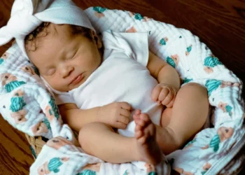 কন্যা সন্তানক কিয় ঘৰৰ লক্ষ্মী বুলি কোৱা হয়? ইয়াৰ আঁৰত ৰহস্য জানক