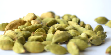 দৈনিক খাওক ২ টা সেউজীয়া ইলাচি, পুৰুষে দেখিব আচৰিত প্ৰভাৱ!