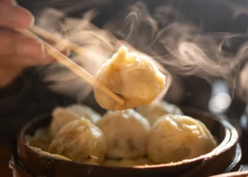 মমো খাই অসুস্থ, জানক খাদ্য বিষক্ৰিয়াৰ পৰা কেনেকৈ পৰিব ৰক্ষা