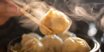 মমো খাই অসুস্থ, খাদ্য বিষক্ৰিয়াৰ পৰা কেনেকৈ পৰিব ৰক্ষা জানক