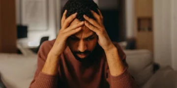 দৰিদ্ৰতা অহাৰ পূৰ্বে পাব সংকেত, ভুলতো নকৰিব আওকাণ!