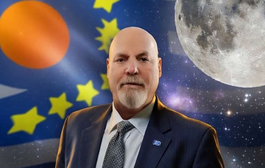 চন্দ্ৰ, মঙ্গলত মাটি বিক্ৰি কৰে, দিয়ে মাটিৰ দলিলো! ৪৫ বছৰ ধৰি কোটি কোটি ধন আয় কৰা কোন এই ব্যক্তি?