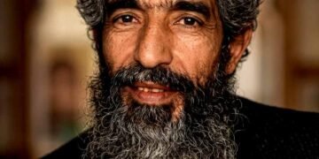 লস্কৰৰ প্ৰতিষ্ঠাতা সদস্য আমিৰ হামজাক লক্ষ্য কৰি গুলি, লাহৌৰত সংকটজনক অৱস্থাত হামজা, ভাৰতত কৰা বহু সন্ত্ৰাসবাদী আক্ৰমণত জড়িত হামজা