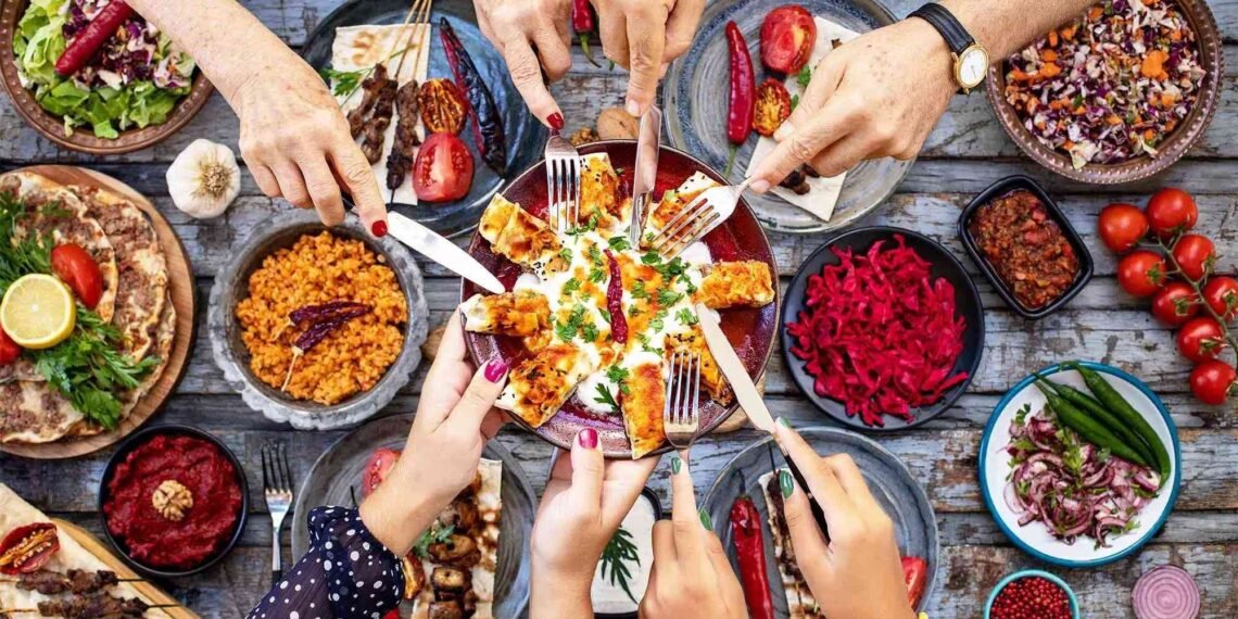 শীঘ্ৰে বাঢ়িব হোটেলৰ খাদ্যৰ মূল্য, আঁৰত আছে ডাঙৰ কাৰণ