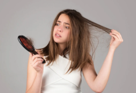 কোনো উপায়েৰেই চুলি সৰা কমাব পৰা নাই? শৰীৰত এই ৫ ভিটামিনৰ অভাৱেই প্ৰকৃত কাৰণ নহয়তো? কেনেকৈ এই ঘাটি দূৰ কৰিব?