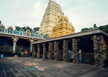 দিনত ৩বাৰ ৰং সলনি হয় এই জ্যোতিৰ্লিংগৰ, জানক ৰহস্য ঘেৰা এই মন্দিৰৰ কথা