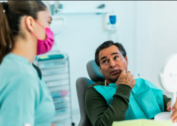 ডিঙিৰ বিষ, ঘনাই জ্বৰ উঠে, জিভা লৰোৱাত অসুবিধা, অৱহেলা নকৰিব এইসমূহ লক্ষণ মুখৰ কৰ্কটৰ লক্ষণ, কি কি লক্ষণ দেখিলে সতৰ্ক হ’ব?