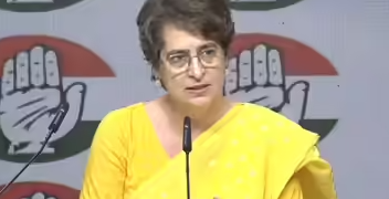 মহিলাৰ নাম লৈ ডাঙৰ ষড়যন্ত্ৰ কৰি বিল অনা হৈছিল! ডিলিমিটেছন আৰু মহিলা সংৰক্ষণক লৈ কি গুৰুতৰ অভিযোগ প্ৰিয়ংকা গান্ধীৰ?