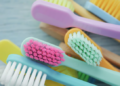 টুথব্ৰাছৰো থাকে ম্যাদ, কিমান দিনৰ মূৰে মূৰে টুথব্ৰাছ সলনি কৰিলে শৰীৰত বেক্টেৰীয়া প্ৰৱেশৰ আশংকা নাথাকে?