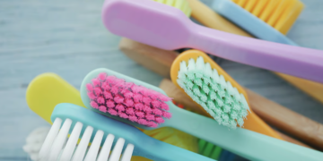 টুথব্ৰাছৰো থাকে ম্যাদ, কিমান দিনৰ মূৰে মূৰে টুথব্ৰাছ সলনি কৰিলে শৰীৰত বেক্টেৰীয়া প্ৰৱেশৰ আশংকা নাথাকে?