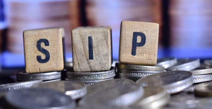 মাহিলী ১০ হাজাৰ টকাৰ SIP কৰিছে? ২০ লাখ টকা জমা কৰিবলৈ কিমান সময় লাগিব?