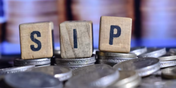 প্ৰতিদিনে ৩০০ টকাৰ SIP নে মাহে ৯ হাজাৰ SIP? আপোনাৰ বাবে কোনটো বেছি লাভজনক?