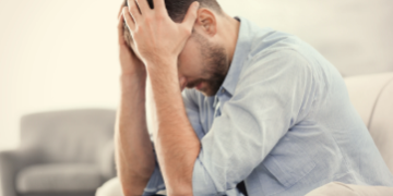 পুৰুষৰ বগা স্ৰাৱ কোনো গুৰুতৰ ৰোগৰ লক্ষণ নেকি? জানক কি কি লক্ষণ দেখিলে সতৰ্ক হোৱা জৰুৰী?