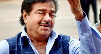 ইনশ্বাল্লাহ জয় TMC ৰেই হ’ব! অভিনেতা তথা TMCৰ সাংসদ শত্ৰুঘ্ন সিনহাৰ মন্তব্যক লৈ কিয় চলিছে চৰ্চা?