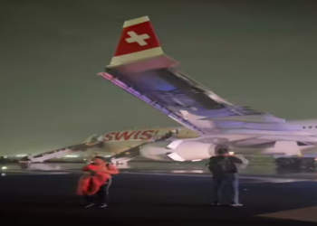 দিল্লীত ২২৮ যাত্ৰী কঢ়িওৱা বিমানৰ ইঞ্জিনত জুই, আহত ৬যাত্ৰী, ক’লৈ যাত্ৰা কৰিবলৈ লৈছিল বিমানখনে?