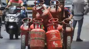 LPG চিলিণ্ডাৰৰ পাছত দাম বাঢ়িলে পেট্ৰল-ডিজেলৰো, লিটাৰে প্ৰতি নতুন দাম কিমান হ’ব?