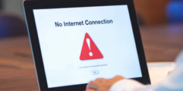 মধ্যপ্ৰাচ্যৰ যুদ্ধৰ প্ৰভাৱত যদি ইণ্টাৰনেট কৰ্তন হয়, কি কৰিব? ইণ্টাৰনেট নাথাকিলে বিপদৰ পৰা আপোনাক ৰক্ষা কৰিব এই তিনিটা এপে